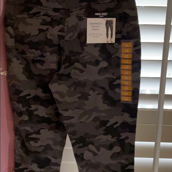 Nine West skinnys camp print - Picture 3 of 5